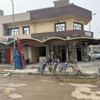 للبيع بنايه في الغدير واردها الشهري ٢ مليون و٢٠٠ تحتوي على ٥ محلات وشق...
