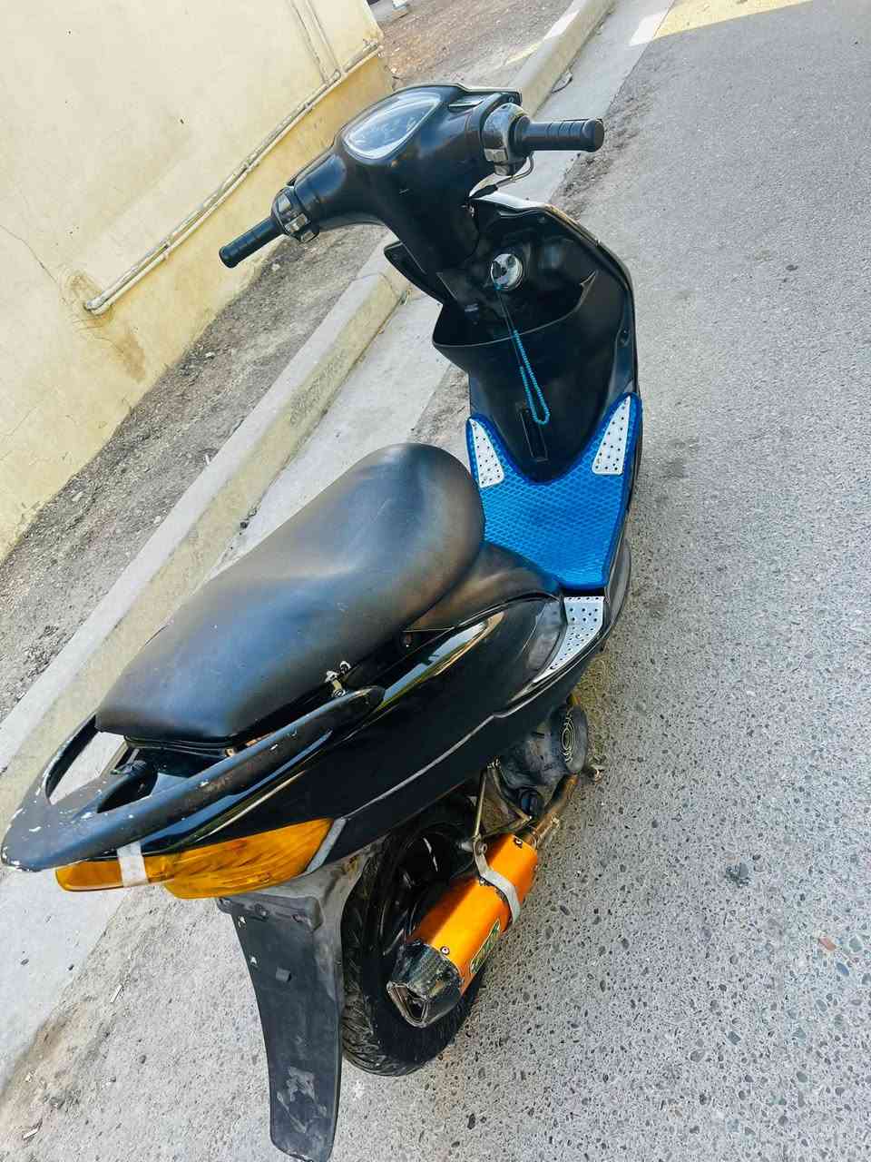 عندي ماكس عدله نضيفه مكينه بلاديه نكره سلف شلعه ومعدل كهربائياتهه كله شغاله اوراق كامله المكان الغزاليه السعر 400 الشراي يخابر وهذه رقمي ***********
