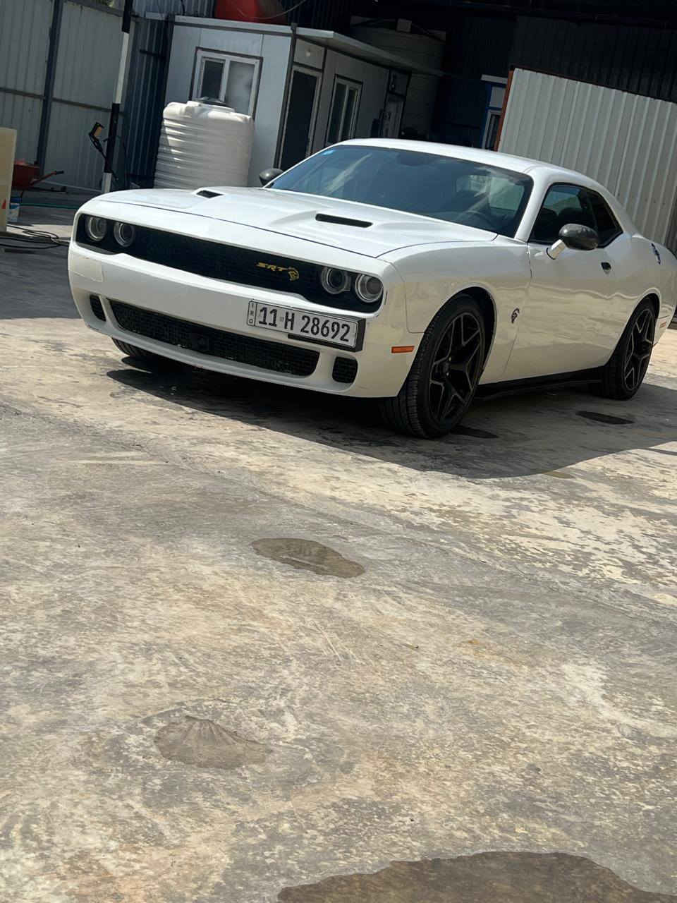 جالنجر 2015 SXT بلس
العنوان كربلاء 
***********
السياره بيها قطعتين بدون ايرباك 
و بيها قطعتين بالعراق 
المواصفات فول 1/1 
ما عدا الفتحه 
رادار 
رادارات جانبيه 
شفتات ستيرن 
ستيرن كهرباء 
كشنات جلد 
كشنات تدفئه تبريد 
كشنات كهرباء 
كامره 
حساسات خلفيه 
سوبر تراك باك 
سبورت 
ماشيه 130 ميل 
تبريد فول
