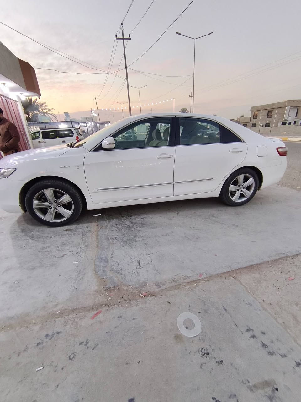 سلام عليكم للبيع كامري موديل 2009رقم اربيل الدولي هزه وسنويه جديده سياره فول مواصفات واحد علا واحد سياره كفاله عامه عدا صبغ شغلت شبر مو كثر بل حافه مال البنيد السعر 130بيه مجال الاتصال ‏‪0787 900 7162‬‏ مكان سياره الانبار الرمادي جويبه
