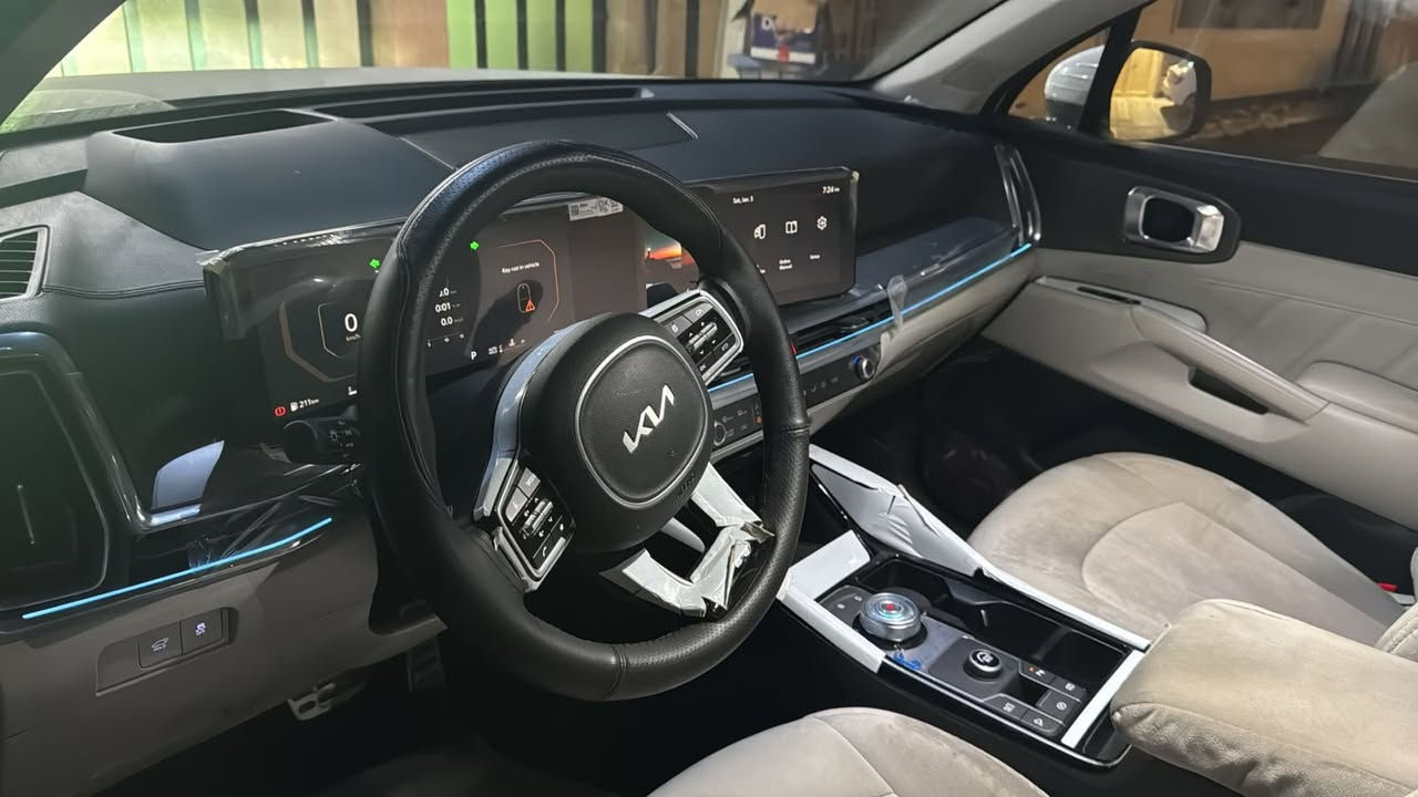 سورنتوا ٢٠٢٤  بانوراما ، گير ماوس، ٦ سلندر ، كشنات جلد 
كهرباء، داتا شو ، ويل ١٧ ، ماشية ١٧ الف ،
السيارة مغلفها كامل من الداخل 
گاعيات تخم ،  
شبر صبغ باب السكن ماشر بالصورة طخة بتيل 
السعر ٣١٥٠٠ 
للاتصال والاستفسار على الرقم ***********، 
السيارة رقمها سليمانية باسمي
