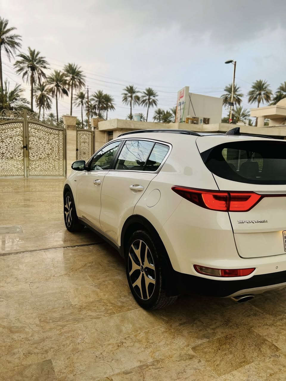 السلام عليكم 🔥😎 بيع مراوس شعندك نزل 
كيا سبورتج 2018 خليجي وارد ايراني 

عداد المسافه 107 الف كيلو 

رقم بغداد تحويل مباشر ب اسم المشتري 

سونارها جديد موضح ب اسفل المنشور 🔻🔻

المواصفات 🔰 1/1 اعلى فئه ب السبورتج 
بصمه ابواب وتشغيل 
سقف بونراما 
فور ويل
محرك 2.4 GDi
مقاعد جلد قرميدي
كشنات تدفئه تبريد 
تبريد قطعتين 
داخل وخارج زينون
زراكات لايت 
بك لايت لد 
كشنات الامامي كهرباء 
مخارج اوكس UBS
كامره خلفيه 
شاشه 
حساسات امامي خلفي 360 درجه 
كروز سرعه 
شفتات ب الستيرن 
ترحيب عند الاقتراب 
جنطه كهرباء 
مري شفط + اشاره 
سايد بريك دكمه 
اوتو هولد 
وضعيات قياده 
وبعد بيها مواصفات 

 📍 مكان السياره / بغداد الكاظميه 

📦لمعرفة السعر اضغط على رقم 1 في التعليقات 👇🏻✉️

📞 ***********

📞 ***********
