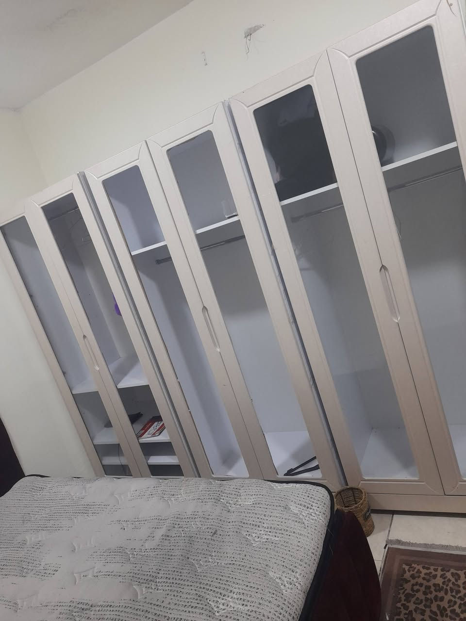 أغراض للبيع بحركه هرشم داخل المجمع ***********
