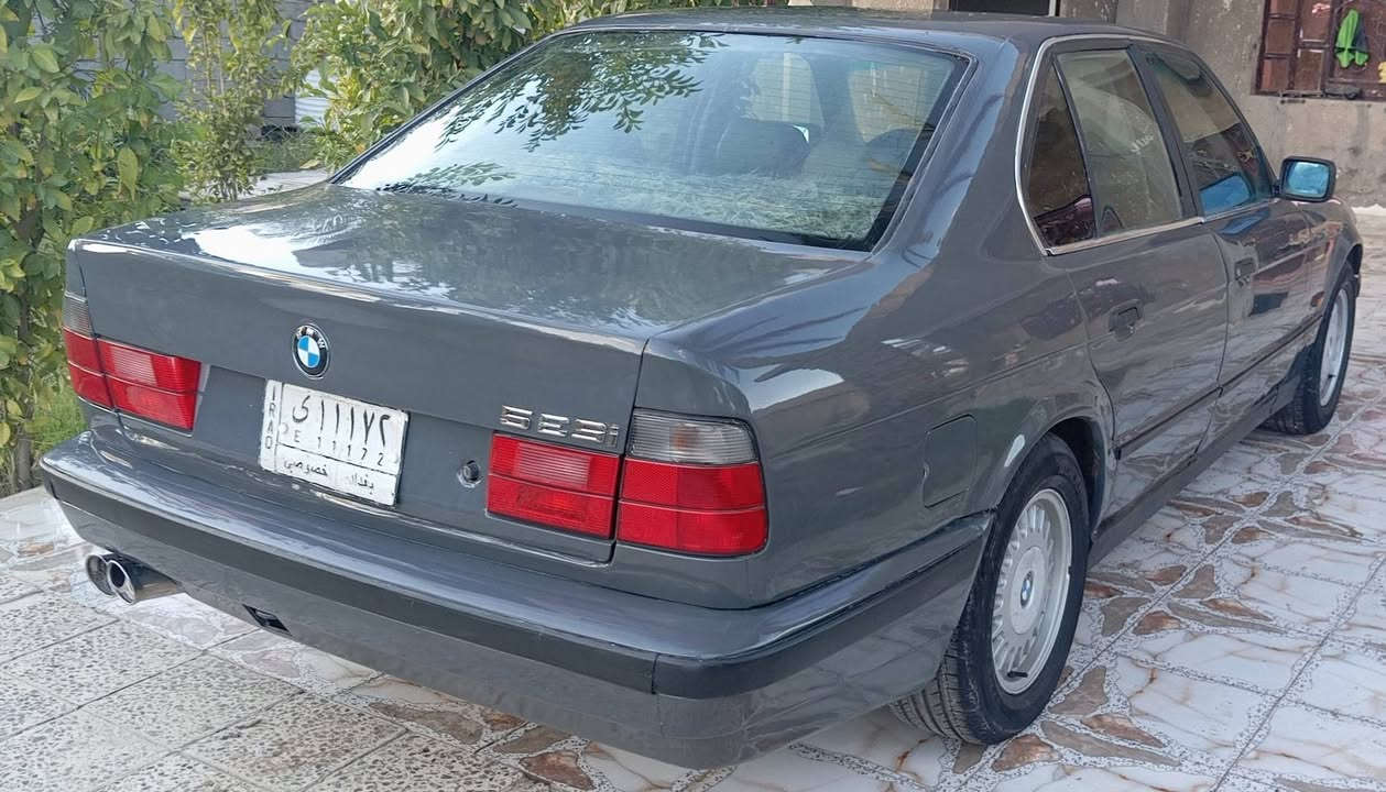 سلام عليكم 
بي ام  525 مسكر فانوس رقم بغداد موديل ٩٣  مصبوغه عام 
كير ومحرك بلاد لا تنقيص ولا بخار صدر امامي خلفي جديد بجم عريض كهربائيات شغاله تبريد شغال ثلج  
تخم تاير جديد 
السعر 52 وبيهه مجال 
المكان بابل المسيب 
الرقم ***********
