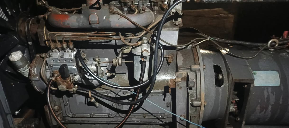 السلام عليكم البيع المولد بشرط الشغل المولد حيل نضيف بيركنز 30 كيفي 4بستم الرمادي التاميم ***********
