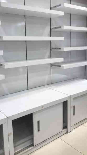 رفوف مع لوكرات للبيع
بغداد واتساب ***********
33 رف + 13 لوكر  
السعر مناسب
