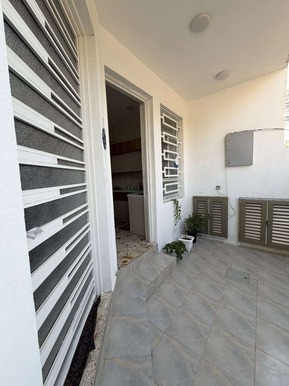 🏡/ دار للبيع المساحة ١٥٠ م طابو صرف 

            الواجهة ٧.٥ م / النزال ٢٠ م 

🧱/ بناء حديث درجة اولى 

الطابق الاول/ مطبخ حار بارد . هول . استقبال . غرفة نوم . حديقة داخلية . كراج . مجمع صحيات داخلية وخارجية 

الطابق الثاني/ غرفتين نوم . هول . مجمع صحيات 

🌏الموقع / حي الامام مقابل كرار ابو الكص او لحوم حجي حسين الخفاجي

            ( قريب جداً من الشارع الرئيسي )

⭕️ نستقبل جميع العروض السكنية والتجارية والزراعية في جميع مناطق الحلة 

لمعرفة السعر مراسلة الصفحة او مراجعة مكتب 

بشار للعقار والمقاولات شارع ٦٠ بداية شارع الحسينية 

***********

***********
