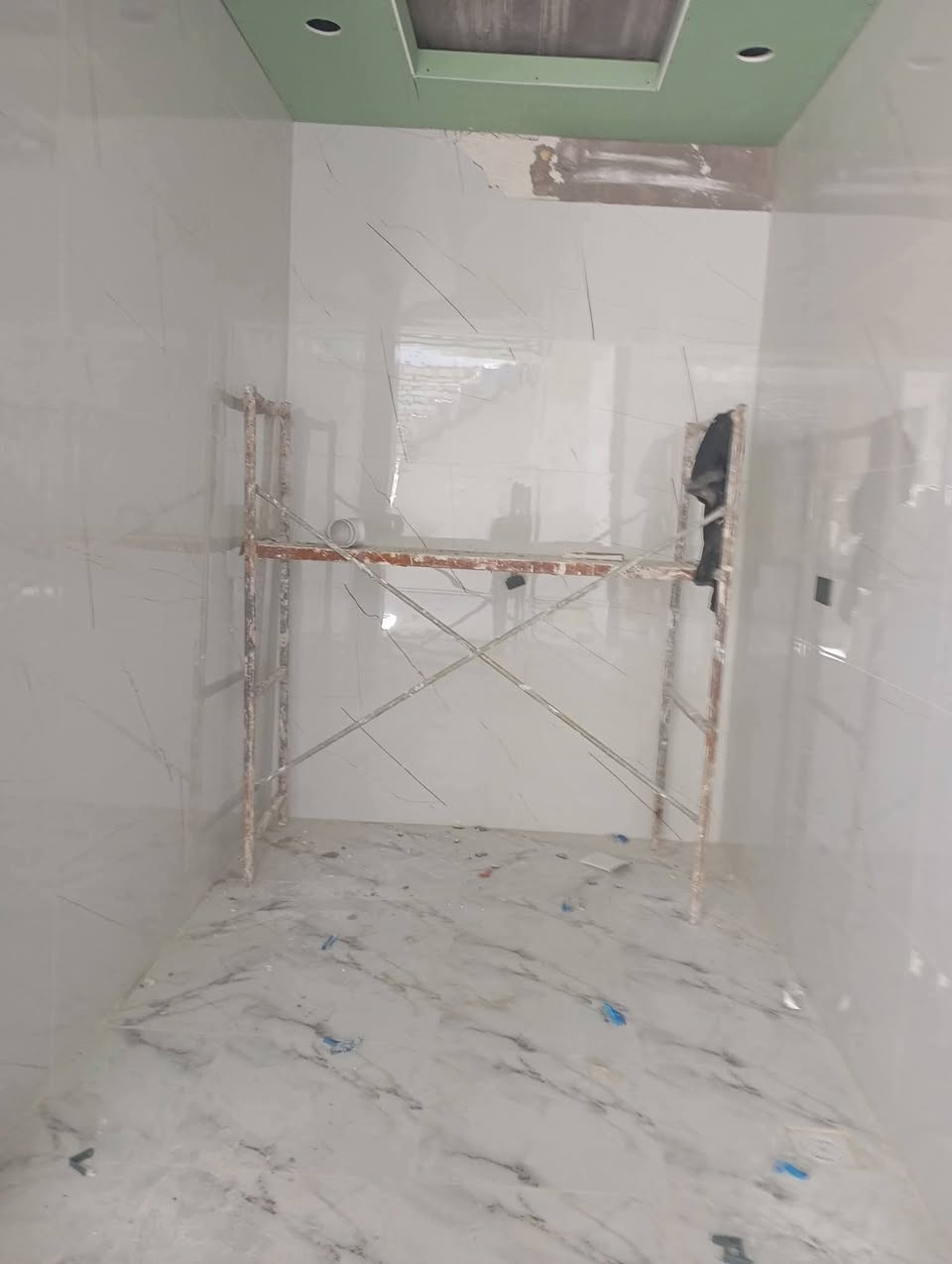 بيت 120 متر خلفي بحي اور بناء حديث وخارطه مميزه يحتوي على غرفتين ومطبخ وصحيات واستقبال وطارمه بيع سريع السعر 115
اي استفسار هذا رقمي ***********
