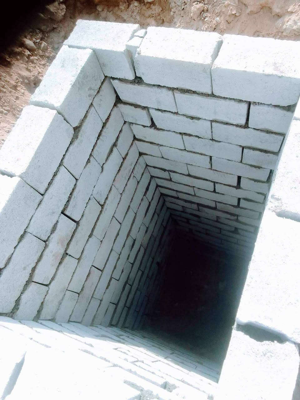 السلام عليكم
يوجد كادر حفر منهولات و بناء منهولات بأسعار مناسبه 
رقم الهاتف ***********
