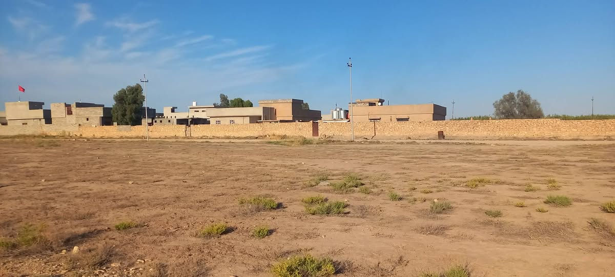 قطعتين للبيع مساحة كل قطعة 1100متر 
40 نزال عرض 27 وقطعيتين امامهم شارع وخلفهم شارع  قريب ع شارع المطار سعر كل قطعة 16 مليون 
***********..
