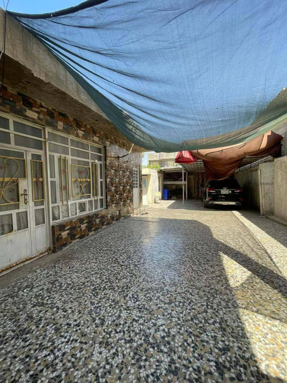 السلام عليكم بيت للبيع طابو صرف حي البتول شارع المؤسسة المساحة 100 متر مربع +تشجير من ضمن البيت  طابقين الطابق الاول استقبال معزوله عن البيت + غرفتين + مخزن +حمام داخلي وحمامات خارجيه وصاله +مطبخ حار الطابق الثاني غرفتين نوم+ صاله  للاستفسار اتصال على الرقم او اتصال واتساب *********** او مراسلة الصفحة
