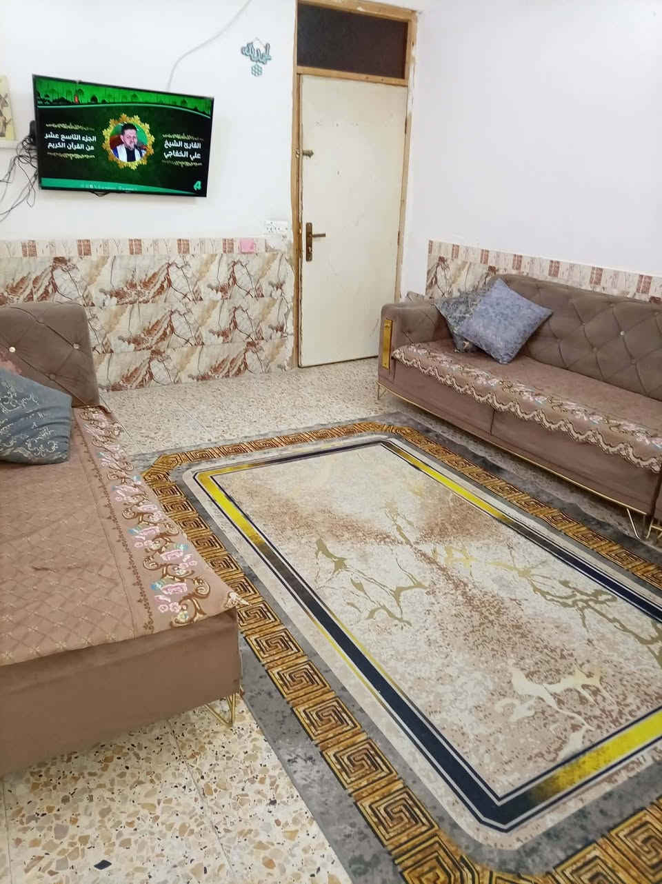 السلام عليكم بيت تجاوز السده الاولى مقابيل الزراعي قرب مطعم جوعان 100متر مربع طرمه وصحيات واستقبال ومطبخ منور وغرفه السكف سندويج بناء طابق واحد السعر 27مليون بي مجال ‏‪***********‬‏هذا الرقم للاتصال
