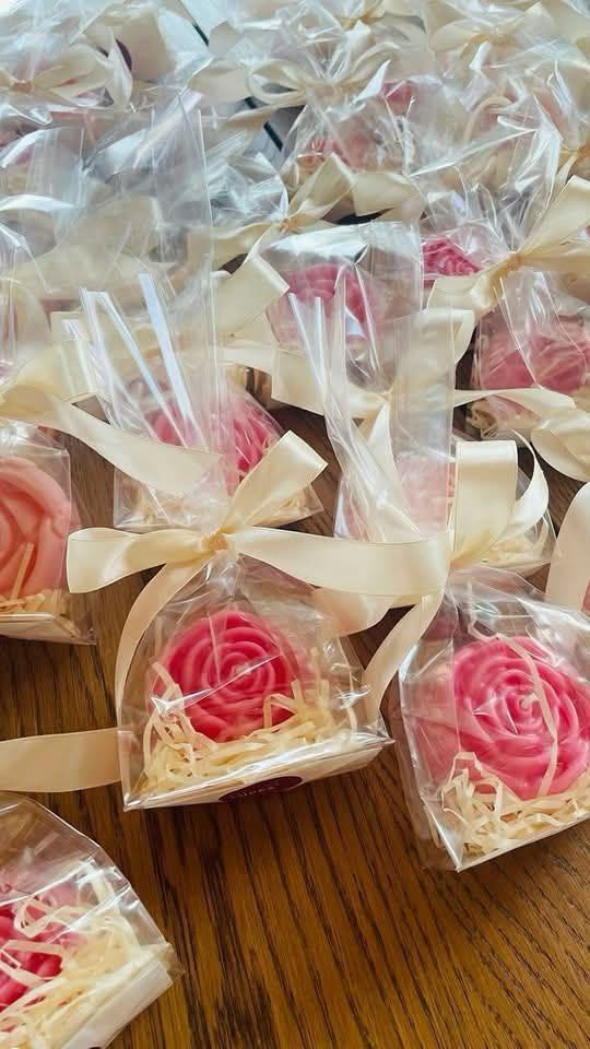 تم توفير توزيعات ليلة الحنة او الولادة  صابون برائحة اللافندر ومتوفر عنقود الصابون الصغير واشكال اخر بعطر اللافندر وعطر الياسمين وعطر الورد وبجلسرين الخام الطبيعي وصابون بل قهوة ولبان الذكر وشوفان


**إذا كنت صاحب هذا الإعلان وتريد حذفه لأي سبب، رجاءا أرسل رسالة إلى الدعم الفني**