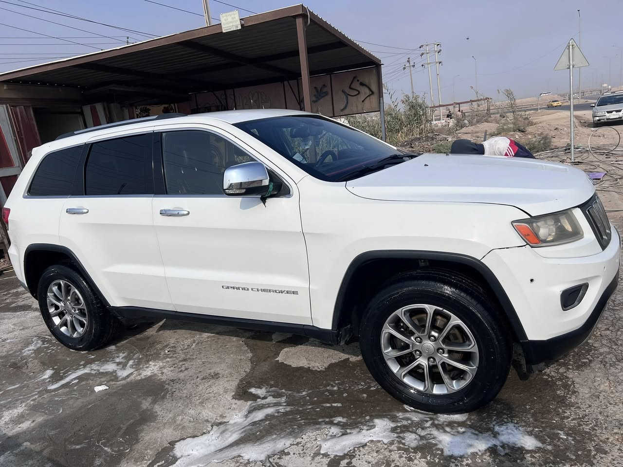 سلام عليكم
متاح جيب كراند شيروكي موديل ٢٠١٦  فئة لمتدد
فول عده الفتحه سياره جاهزه من كلشي ( تبريد - حداديه )ماشيه ٨٠ ميل والسياره بأسمي 
حادثها بامريكا فقط / تبديل بنيد وجاملغ ايسر وصبغ نص الجاملغ الايمن
السعر 225وبيه مجال
عنوان / ديوانية
اتصل ع رقم ***********
