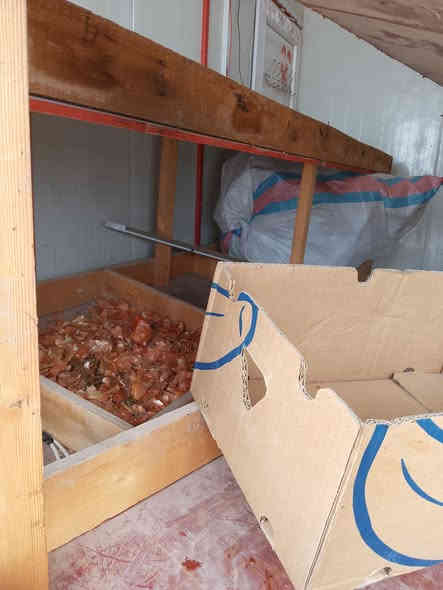 سلام عليكم عندي ميوزه للبيع مالت مخضر عدد 3 طول الواحد 3 امتار نضيفات وقويات سعرهم 200 وبيهم مجال  عنواني البصره ابو الخصيب حي العسكري للاستفسار *********** واتساب
