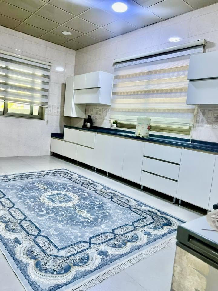 دار طابقين للبيع/كركوك/رحيم اوه/مقابيل كراج اربيل
￼
المساحة: 220 متر 

الطابق الاول يحتوي على:
(2 غرف نوم+هول+استقبال
+مطبخ+مساعد مطبخ+صحيات)

الطابق الثاني: هيكل 

البيت فول مواصفات+فول سيراميك+سقف ثانوي
￼
لمعرفة السعر والاستفسار الاتصال على الارقام الاتيه:
(***********) اسيا 
‏(***********‏) كورك 
او مراسلتنا على بريد الصفحة

ملاحظة: يمكنكم ارسال الأراضي والبيوت
للأعلان عنها عبر صفحتنا بدون مقابل 
يرجى ارسال:
عنوان المُلك كامل 
بعض الصور للمُلك
سعر المُلك 
عبر الواتساب الخاص بالصفحة (***********)

لزيارة مكتبنا على العنوان الاتي: 
كركوك/سرچنار/فلكة سرچنار
