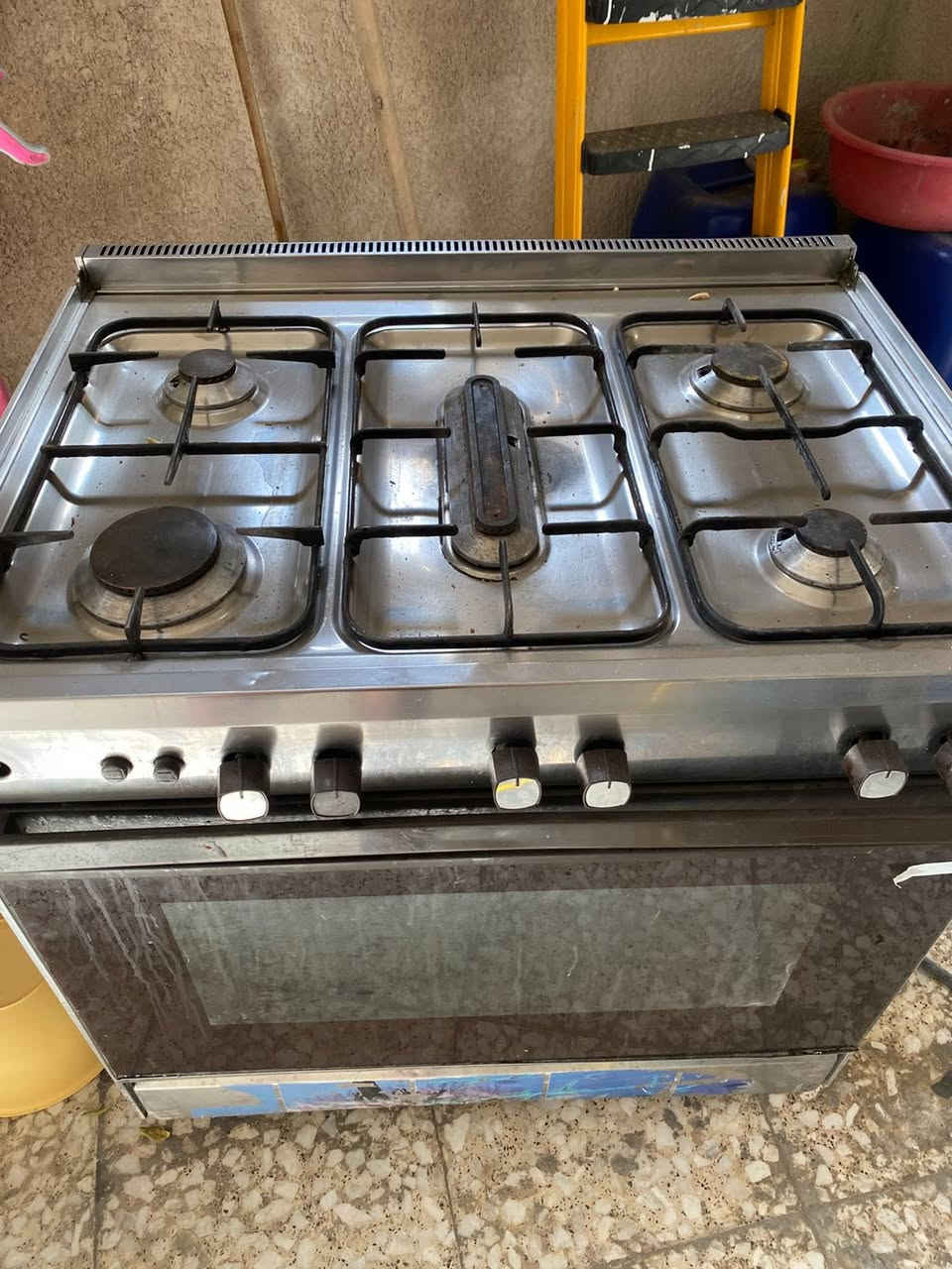 سلام عليكم
طباخ للبيع نظافه مثل موضح أمامكم 
فقط الباب مال فرن بيها رخوه شويه
والفرن ناره شويه ضعيفه يرادله تنضيف
السعر 125
العنوان الدوره 
الرقم ‭0777 478 2603
