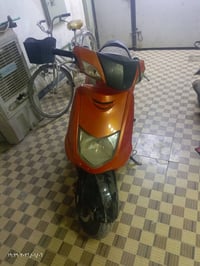 دراجه سكنز نثيه للبيع كامله اي نقص مابيهه بس باتري  للبيع «07822292270