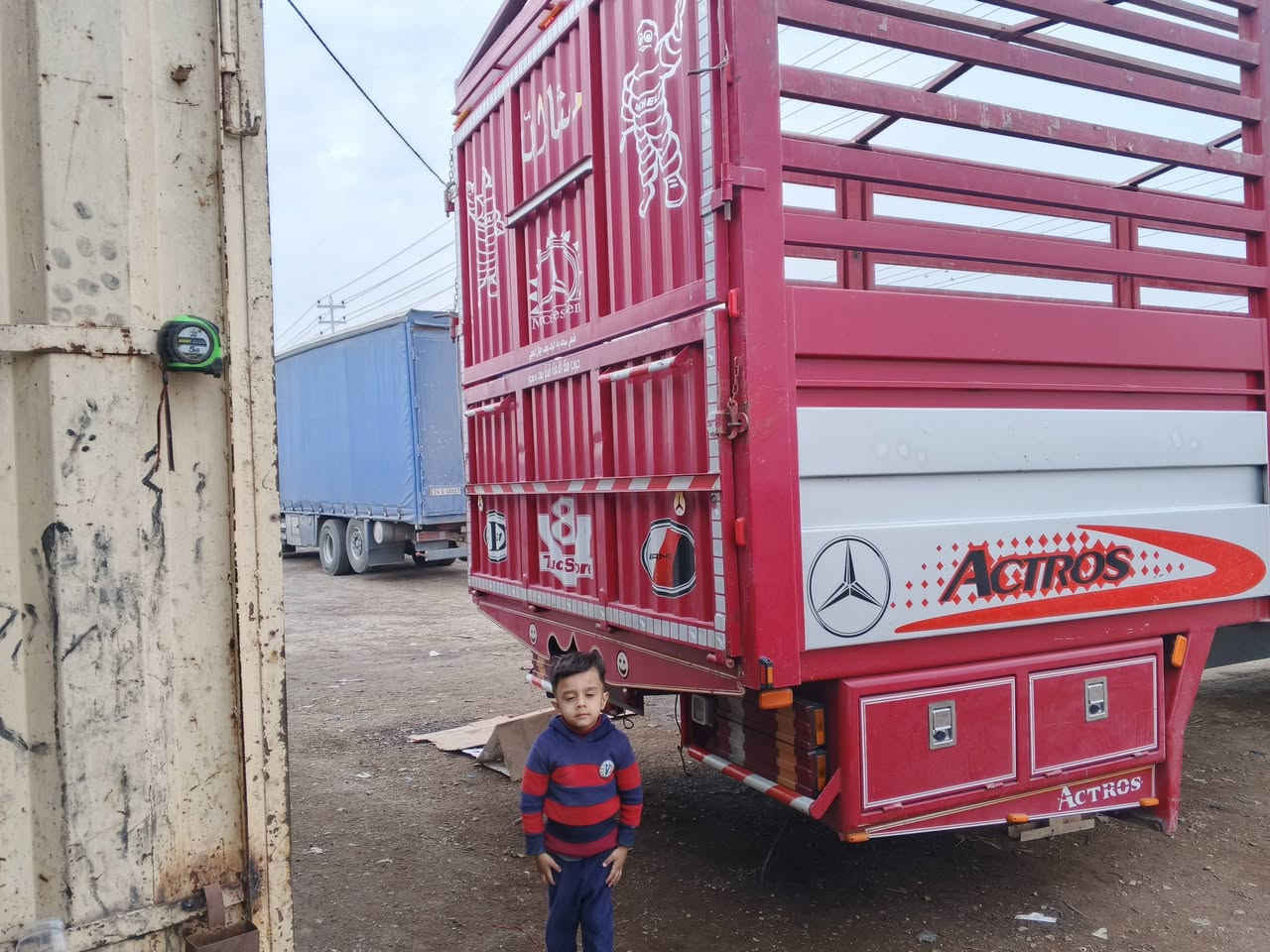 حمداني شبخه 4ونص عرض 260ارتفاع265البدي نضيف جدا ياخذ طماطه البصره ***********
