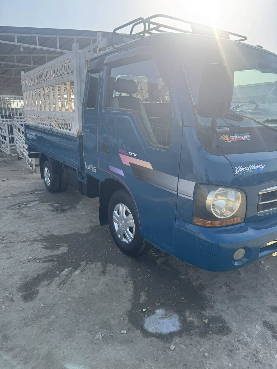 يالله 
قرده ام عيون موديل ٢٠٠٠ 
كير مكينه شاصي حداديه كفاله 
سنويه ٢٧ رقم واسط 
معروضه ٦٧ وبيه مجال 
***********
