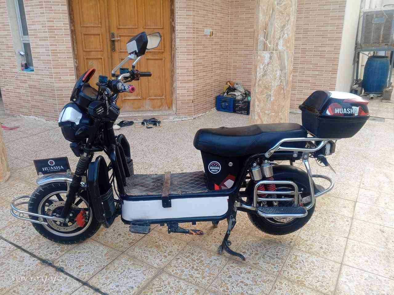 السلام عليكم ماطور هيوشه 24 نضيف كما واضح بصوره 
باتريات عل فحص بس بيها واحد تعبان كشر كفاله مثبت سرعه كير 4سرع الملف كفاله السعر 450 وبي مجال 
***********
