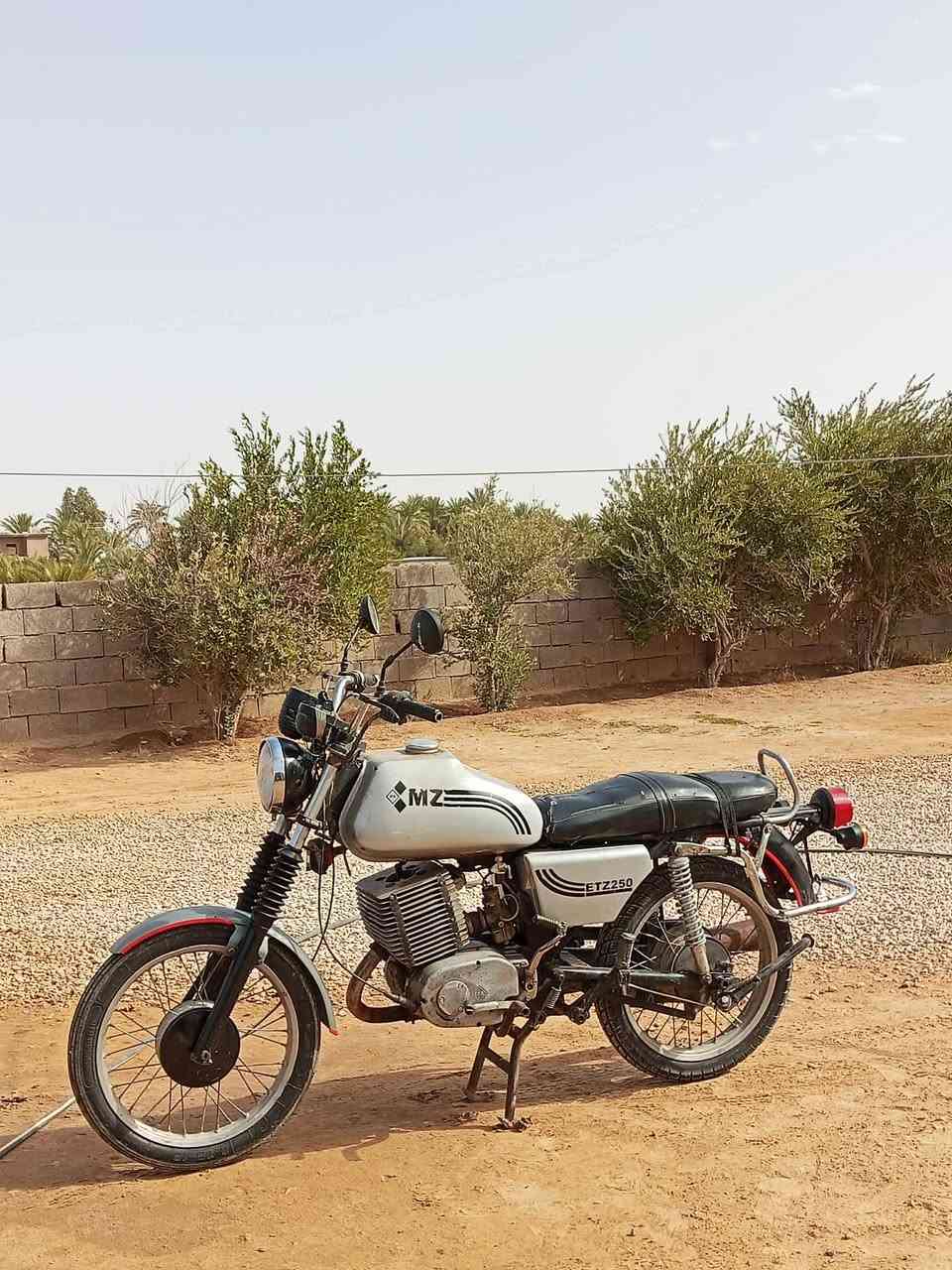 السلام عليكم 82للبيع
محرك شرط 
شراي راسلني خاص او اتصل ***********
