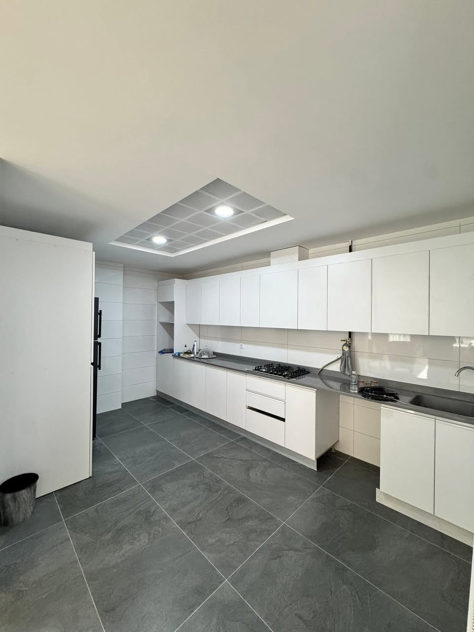 ⁨ ⁨ ⁨ شقة فارغة للبيع في مجمع / القرية الفرنسية 1 / بحالة جيدة جدا و موقع مميز واطلالة على جبل زاوة 

‼️ اذا كنت ترغب في بيع شقتك او شراء شقة في اي مجمع داخل مدينة دهوك بامكانك التواصل معنا على الارقام ادناه 

مجمع / القرية الفرنسية 1 / دهوك
الطابق / 12
الاتجاه /  جنوب شرق
المساحة / 184 م

 غرف نوم عدد 3 + (غرفة  سويت) /  استقبال /  مطبخ /  صحيات / بلكونة

‏‎‏‎للاستفسار الاتصال على 
‏‎‏‎مكتب VIP للعقارات / دهوك  تناهي

*********** /  *********** 
او على الماسنجر أو الواتساب 
‏‎‏#realestate #duhok #عقارات #explore #viral fyp⁩⁩⁩⁩
#شقق #سكنية #فرنسية١ #مجمع #سكني #دهوك #موصل #بغداد #اربيل #سليمانية #شراء #بيع #استثمار #ايجار #افروستي #فرنسية٢ #كازبلانكاb
