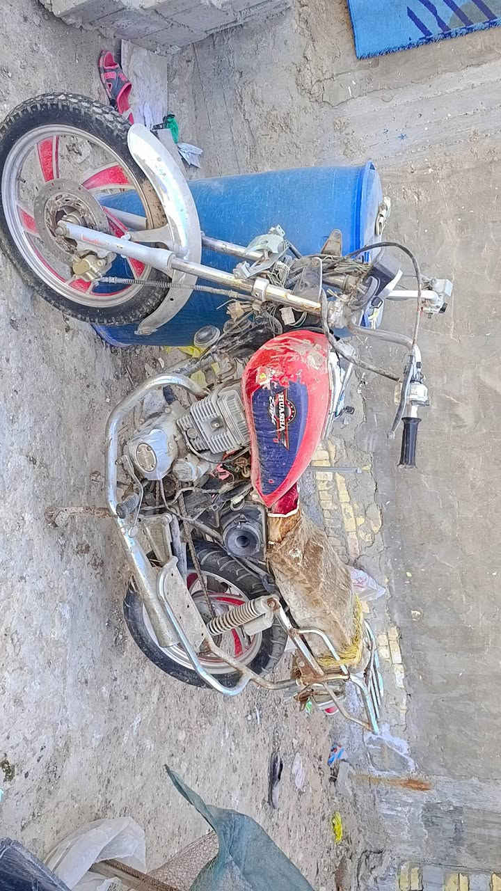 دراجه جوندة جاهزة شغاله مكينه نضيفه سعر 150 قفل لتواصل *********** النجف شارع المطار
