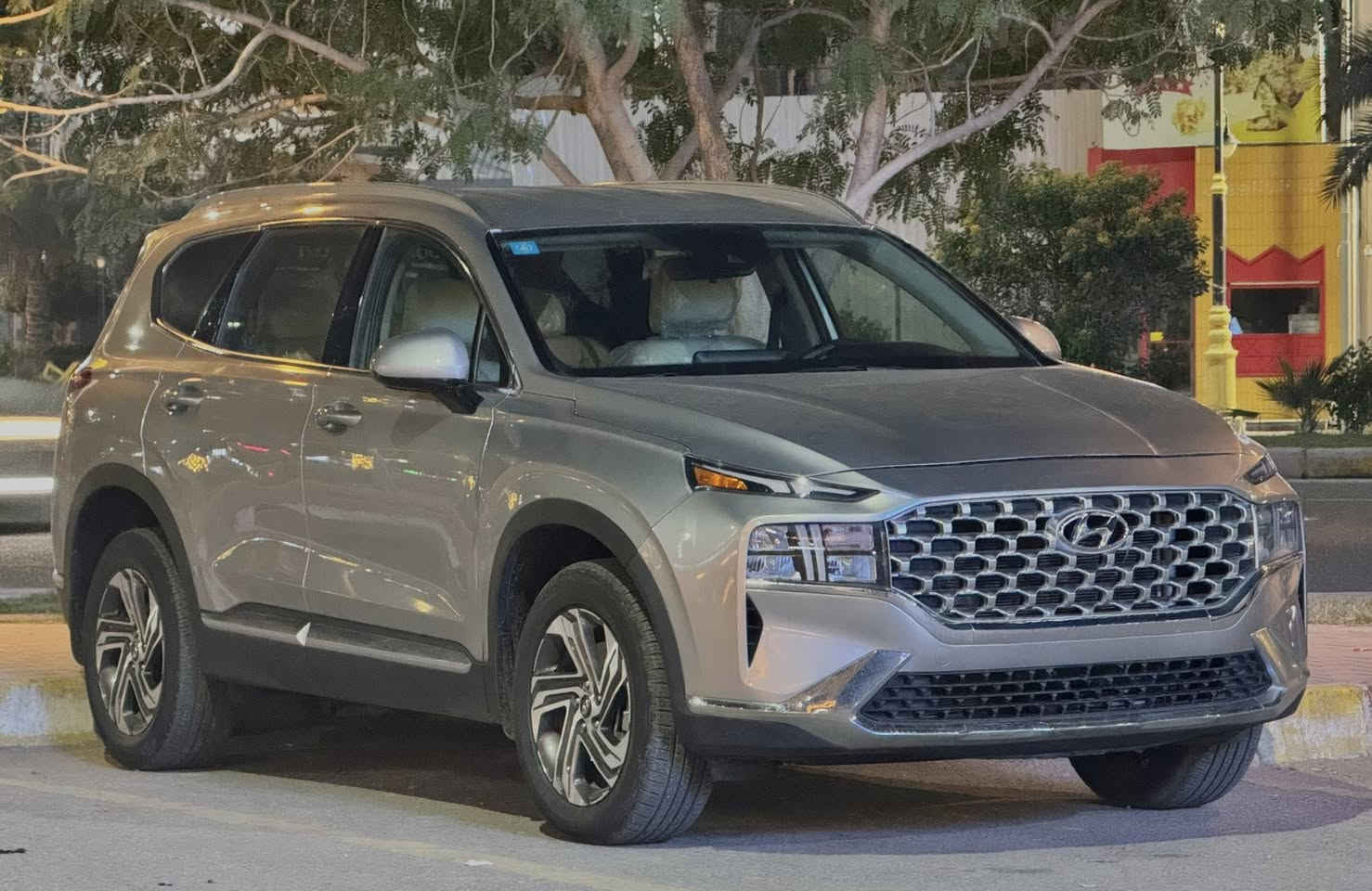 السلام عليكم
سنتافي للبيع موديل 2022
رقم بغداد الجديد بأسمي 
الممشى ٣٥ الف ميل
 المحرك 4 سلندر 
 فول ماعدى الفتحة (تدفئة كشنات ، كامرة خلفية ، رادار امامي ، تثبيت مسار ، مثبت سرعة ، نظام النقطة العمياء . كشنات جلد ، نظام توقف ذاتي في حال مرور سيارة من الامام او الخلف ، اوتو هولد )
لون السيارة سلفر 
الحادث طرف البنيد والدعامية ( حادث سطحي ما واصل شاصي او لغد او راديتر كلهن بلادي)
 للاستفسار ***********
