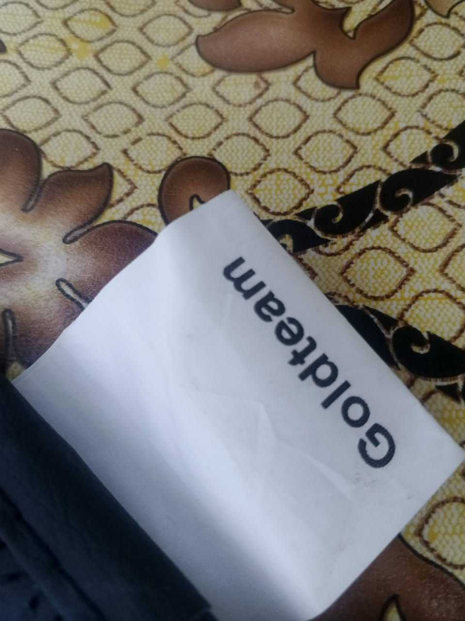 ارضيات سياره عام 5 راكب 5قطع
جلد مبطن درجة اولى ام الليبل أوربي 
الظهر مبين بالصوره مانع انزلاق كل الارضيه 
انيقه ومرتبه بشكل جميل بالواقع اجمل من الصور 
سعرها 60 الف يوجد توصيل لكافه المحافظات
للاتصال ***********
