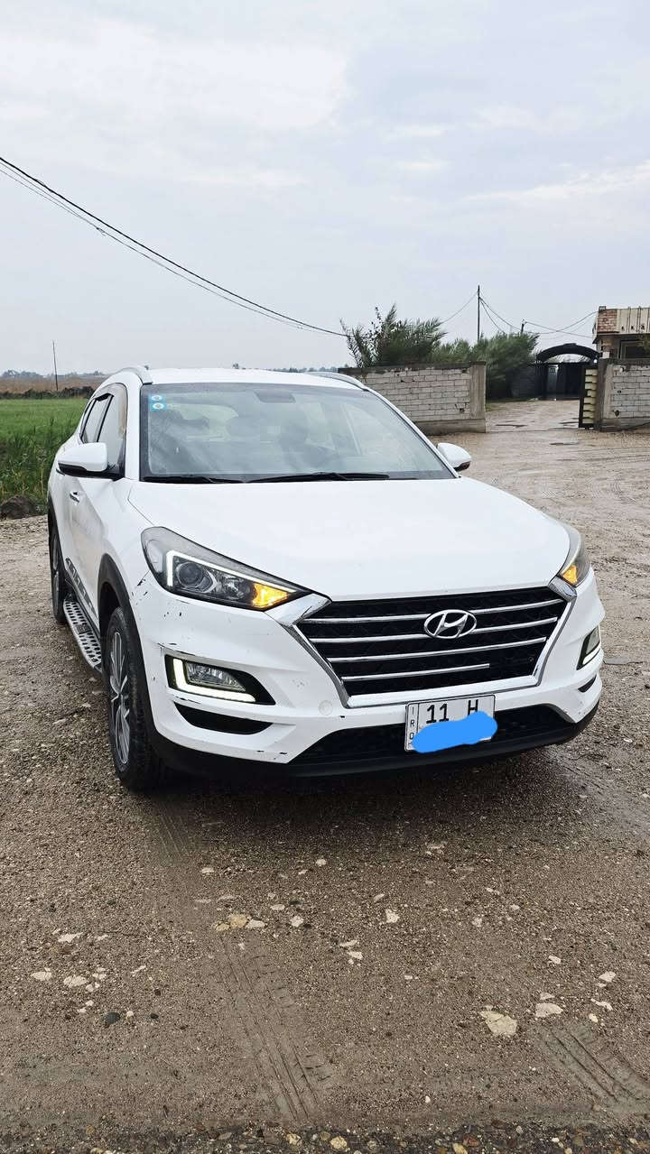 سلام عليكم
توسان 2019 خليجي 
كفاله حته من البارد بس بيها مكان واحد كرت بيها سونار بل مشنور
محرك و كير عل شركه 
فول موصفات ما عدا الفتحه 
بصمه و كشن كهربا و شاشه جبيره
رقم بغداد الولي 11
ماشي 97 حقيقي السعر 187 
مكاني  بغداد اليوسفيه 
هاتف ***********
