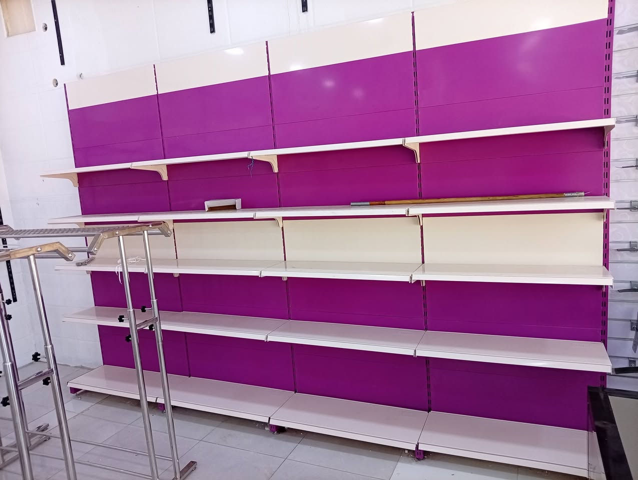أغراض محل للبيع
سفينه 8 متر ، رفوف 4 متر ، ميز المنيوم ، استانات ملابس،،
أبي الخصيب / الطريق الوسطي ***********
