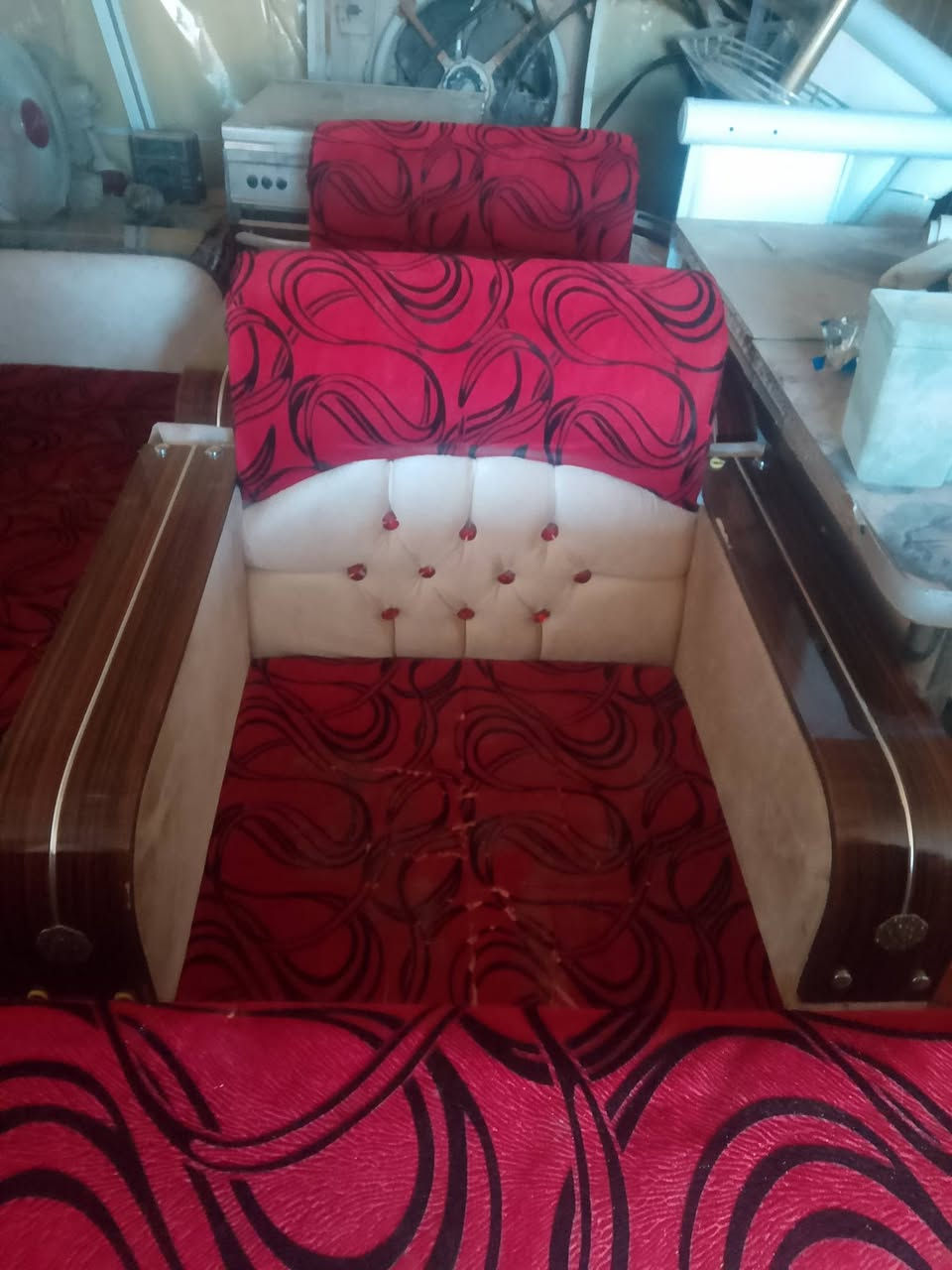 من رخصة الادمن
تخم عشر مقاعد نظيف السعر 150الف
غساله هيتاشي نظيفة الغسل والتصريف شغال فقط النشاف عاطل السعر40الف 
حله شارع 60
***********
***********
