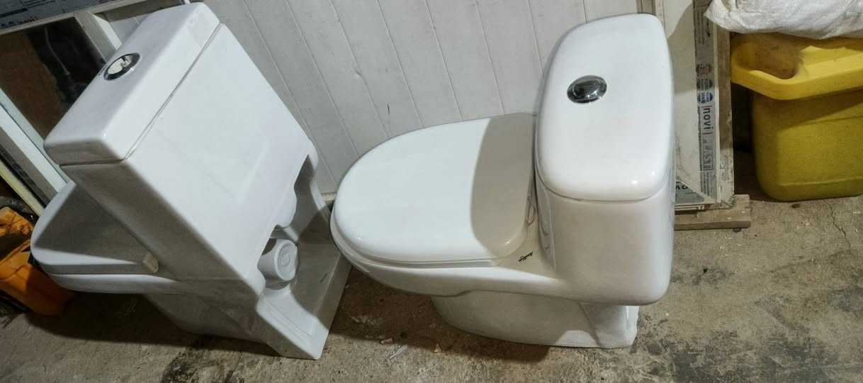 السلام عليكم
مقاعد غربي 🚽عدد 2 مستعملات استعمال قليل ونضيفات جدا.. 
حجم كبير صنع هندي 
حجم صغير صنع ايراني 
سعرهم 70الف 
الواحد ب 40الف
للتواصل رساله على الواتساب ***********
مكاني حي الرحمه  ،
