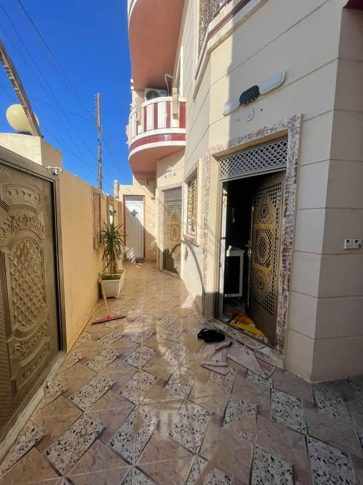 دار 100 م ركن على شارع 20 الوجه 10 و النزال 10 القادسية قطعة 500  قرب المجمع الطبي 
طابقين درجة اولى 
⛔️ يباع مع الأثاث او بدون 
3 نوم استقبال مطبخ  3 مجموعات صحية
ارضية بورسلين حزام سيراميك سقوف ثانوية السعر 95  قابل للتفاوض للاستفسار خاص او واتساب 
***********
***********
