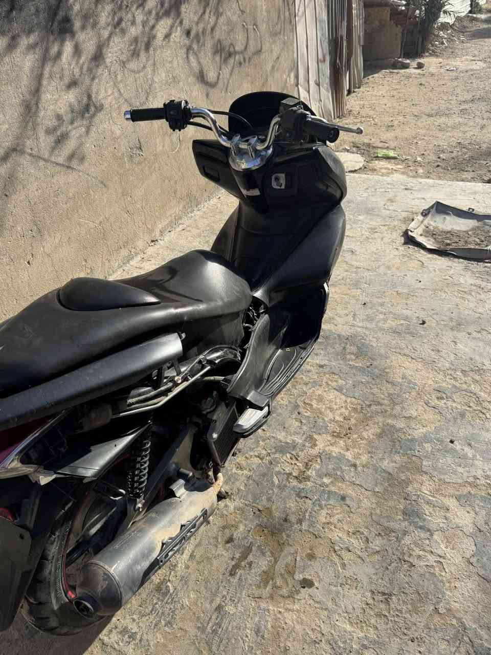 سلام عليكم بي سي اكس جيل اول للبيع الدراجة ما نقصة شي نكرة بكل وكت الدرجة مجفته تجفيت درجة اولى شرط غراضة كلة مال وكالة سعر 750 الف وبيه مجال للطيبين ملاحظة كفرات الدراجة موجودة الرقم ***********
