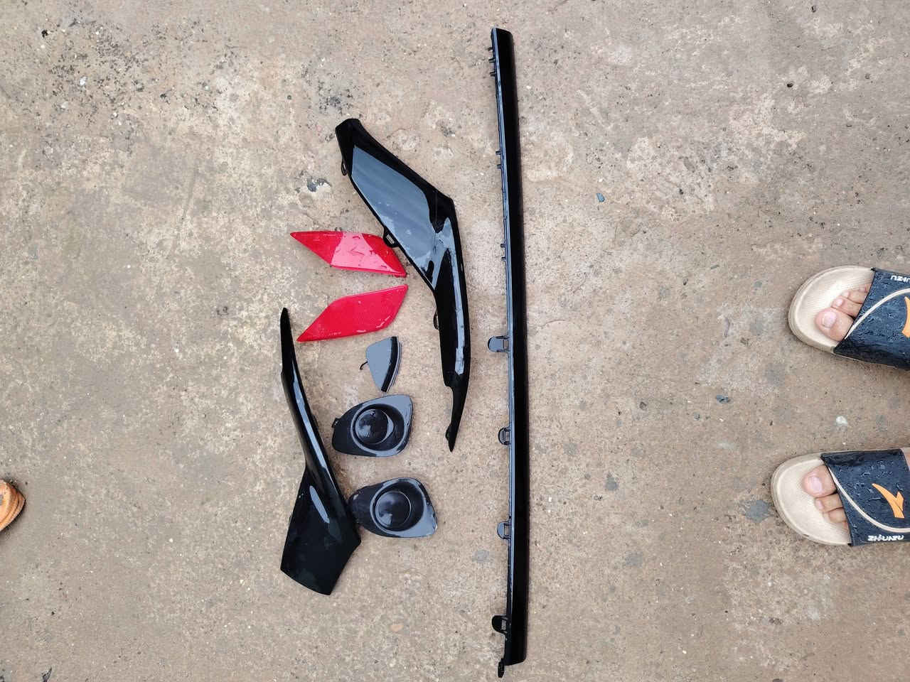 سلام عليكم للبيع مصطره وفسفورات وقبق هوك  دعاميه خلفيه  وقباقه بلاجكتورات  كورلا فوروت لاندر ومصطره اماميه بس مكسوره  ***********
