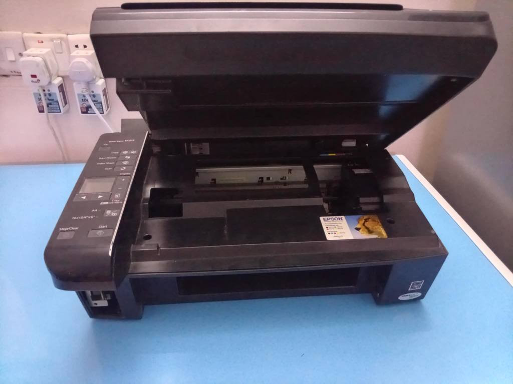 طابعه للبيع ايبسون يعوزها تنضيف نوزلات اوحبر الشاري يتصل على الرقم اومراسلت الصفحه السعر 50الف *********** موصل, نينوى
