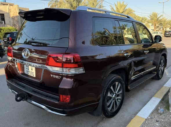 السلام عليكم 
للبيع تيوتا لاندكروز 2017 gxr محرك 8 سلندر 4600
مواصفات الgxr داخل عسلي ماشيه 110 الف كيلو 
السياره مكفوله كفاله عامه عدا شبر صبغ بالبنيد اثر شخط بدون داخل سياره كلش نظيفه عله ايد وحده رقم بغداد الجديد مكاني بغداد السيديه السعر 455 ورقه وبيها مجال للاستفسار اكثر اتصل ***********
