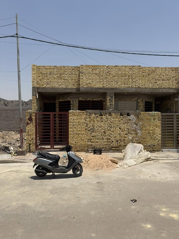 مشتمل للبيع مصفر  في الكوت السفحه الأولى خدمات كامله وعلى ساحه
ع ساحه بناء درجه أولى اللبخ مساطر كله  كامل الخدمات تبليط مجاري ماء كهرباء  بي معامله كامله سعر 35 بي مجال 

رقمهه 7302

رقم ***********
