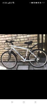 للبيع بايسكل المنيوم كندي  حجم 26 كير امامي 3 نمر خلفي 9 نمر  السعر 20...