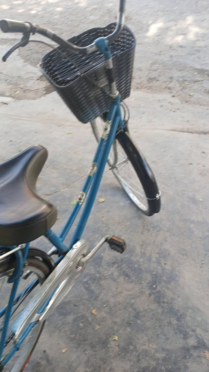 بايسكل ناقصه فقط بريك امامي و سيم بريك خلفي و بنجر خلفي ب 47 للأستفسار ***********
