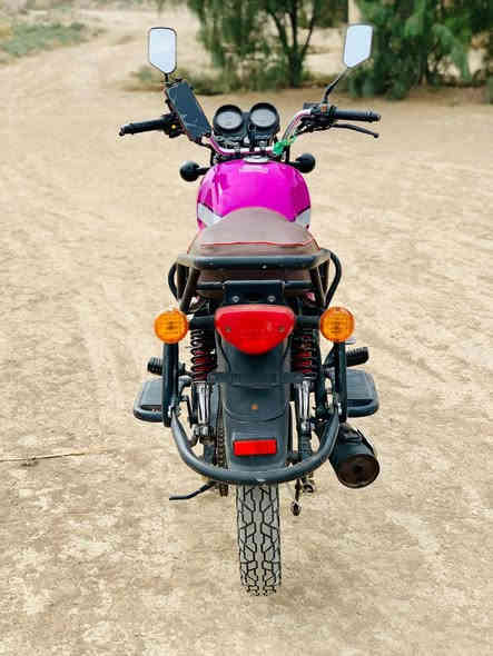 يا الله اسلام عليكم دايون للبيع موديل 22 اوراق استنساخ مكفوله كفاله عامه لون مميز. كهربائيات كله شغاله سلف هندر. شغال. نظافه. فول دراجه جيس. محرك 200 كتابه حمره السعر 1150 وبيه مجال اتصل ع رقم وبيك خير ودلل ***********
