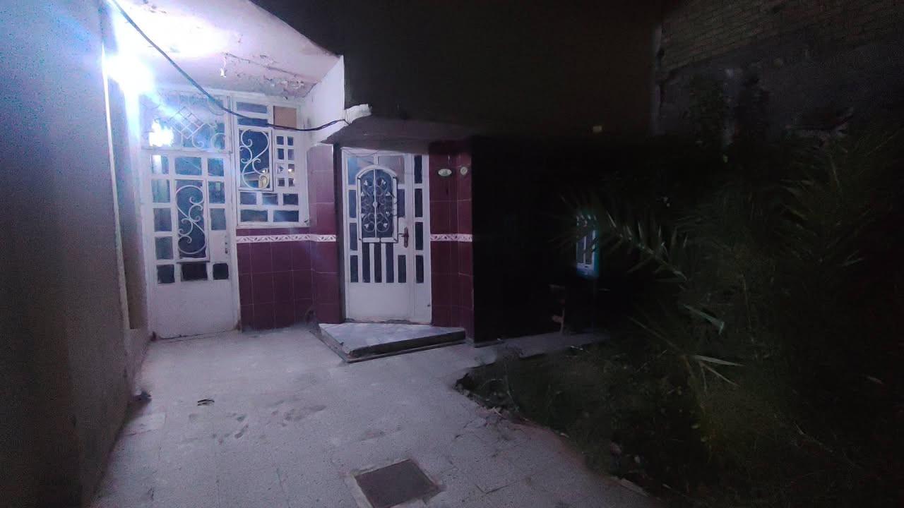 السلام عليكم
بيت للبيع ١٤٠ متر واجهة ٧ نزال ٢٠ 
محلة ٨١١ قرب السريع 
الطابق لارضي كراج حديقة صاله غرفة حولي مطبخ حمام ومخزن صغير 
الطابق الاول غرفة وحمام 
البيت بيه سطحين 
عكادة 
للاستفسار *********** فقط وتس اب 
سعر البيت ٢٢٥ مليون
