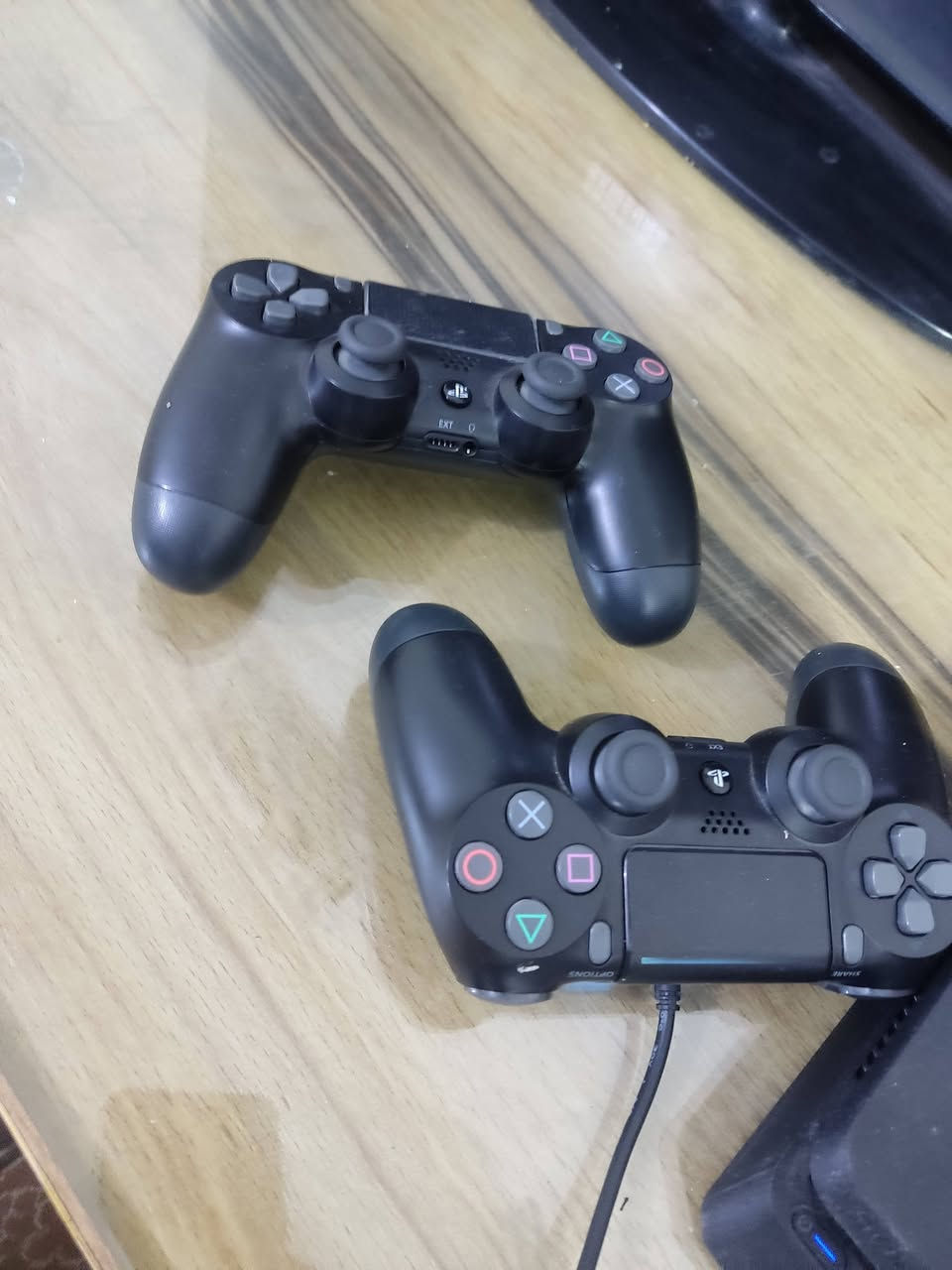 سلام عليكم بلي ستيشن 4سلم ذاكره 500و مع هارد 500
مع العاب ريد ريد 2
فيفاء 26
بيس 26
اله الحرب 4
نچارتد 
سيارات عالم مفتوح
سبايدر مان 
يوبي اس 
مع دبل جوستك 
سعر خاص و مراوس ب ايفون 13برو و 14عادي 
مكاني نجف***********
