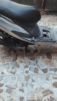 السلام عليكم ماكس للبيع دراجه نضيفه صارله سبوع متروكه واريد ابيع دراجه تشتغل نطه بانزين تطفه سلف بلادي وكفر دراجه نضيفه وما متعوبه سعر ٣٢٥ وبيه مجال لشرايه شراي تفضل خاص او ع رقم مكاني بغداد حي اور شعب ***********
