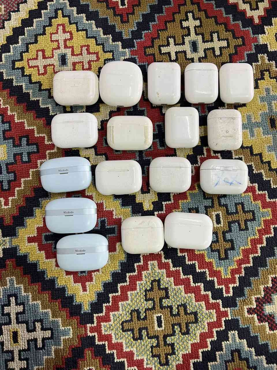 السلام عليكم اخواني انواع اليربود ابل وغير انواع  تردون شلع او كلمن وسعره مكاني بغداد المعامل الحسينية ***********
