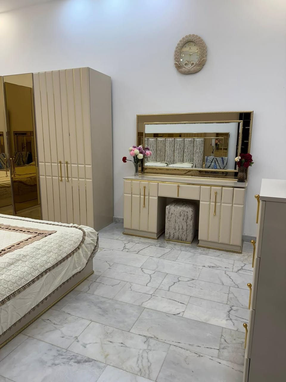 #دار_للبيع_مع_الاثاث_بناء_٢٠٢٣_حرغير_مطلوب_مودرن

تفاصيل العقار
بيت منطقه ام العصافير قرب مركز شرطه الرساله مساحه #١٣٠_طابو
بناء درجه اولى يتكون من غرفه سويت وصاله واستقبال ومطبخ وصحيات داخلي وخارجيه طابق واحد الطابق الثاني صاله كبيره 
يمكنكم التواصل معنا واستقبال عروضكم العقاريه عبر الرقام التاليه 
***********
***********
مكتب الوطن للعقارات بإداره عباس ابو حسن
