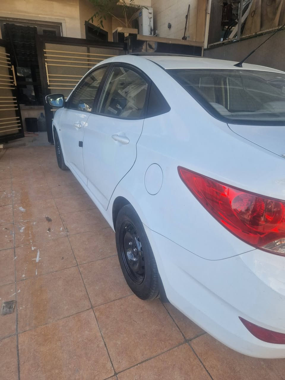 شباب ام اخبزه
اكسنت ٢٠١١ خليجي
فتحه
محرك ١٦٠٠ لايبخر ولا يدخن
وغير مفتوح ولا الكير
السياره على ايد وحده
بالبيت
ماشيه ١٠٥ حقيقي روح افحص وين متريد
بدون صبغ نهائيا
حته الدعاميات بلاد
اكو ملاحظات بالكشر طختين تبين بالعين ميحتاج ابو سونر يتفلسف براسي
مبينه 
وبييه ٢ سونر للعلم يكول بدون صبغ السياره
الدوسات مابيه صبغ
كل الاكسنت دوساته مصبغه لان ناصيه
الدعاميات صبغ بلاد ولكن اكو بعض الشخوط
الداخل نظيف جدا  وشك واحد ماكو بالكشنات بعدهن بلاد
بعد هاذا الشرح مو تخابرني وتسالني شبيه مابيه ارجوكم
السعر ٩٨ وبيه مجال
باسمي شخصيا ورقم جديد كدامك
***********
اسوي عقد مروري واحول ثاني يوم مابيع لبياع شراي ميحول
اني حر مو صحيح ؟
