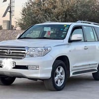 5700 فول مواصفات لكزز    موديل 10  مكفولة كفالة عامة  بيها شخط مكانين ...